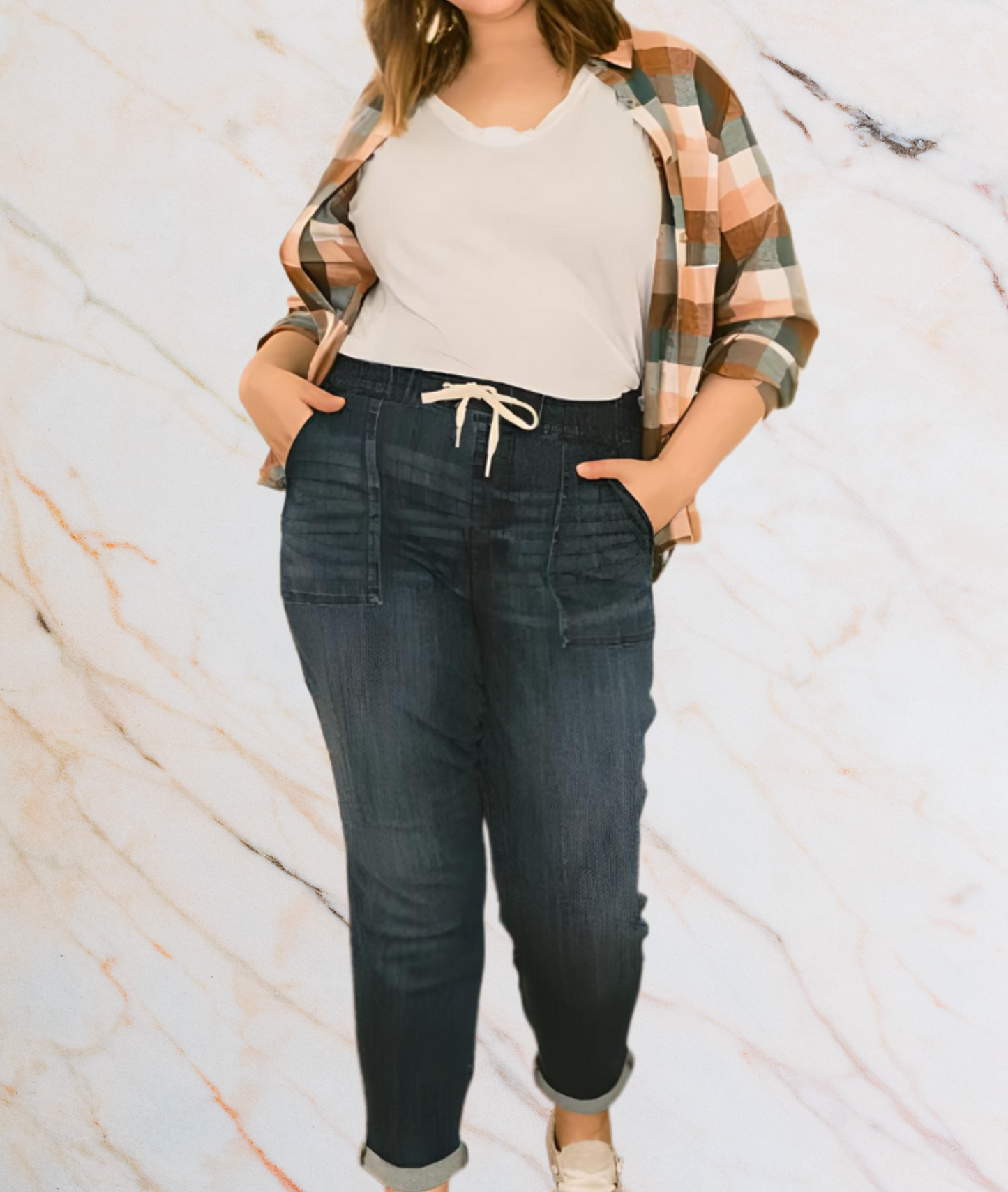 Ristie - Hoch taillierte Jeans mit weißem Bindeband und Länge oberhalb des Knöchels