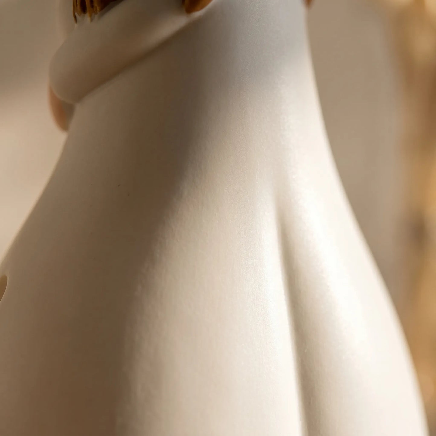 Decorative Embrace Figurine Lamp - Luminora