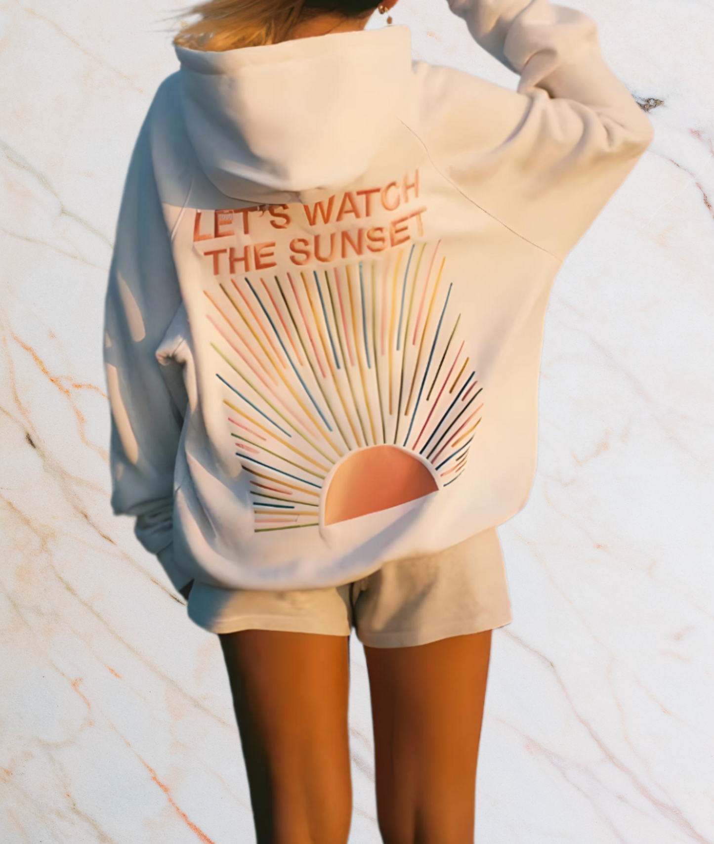 Elisa - Weißer Kapuzenpullover mit Statement und Sonnenuntergangsdesign