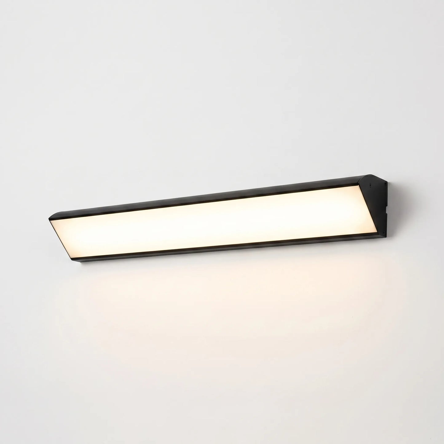 Modern LED Outdoor Wall Light - Courtyara
