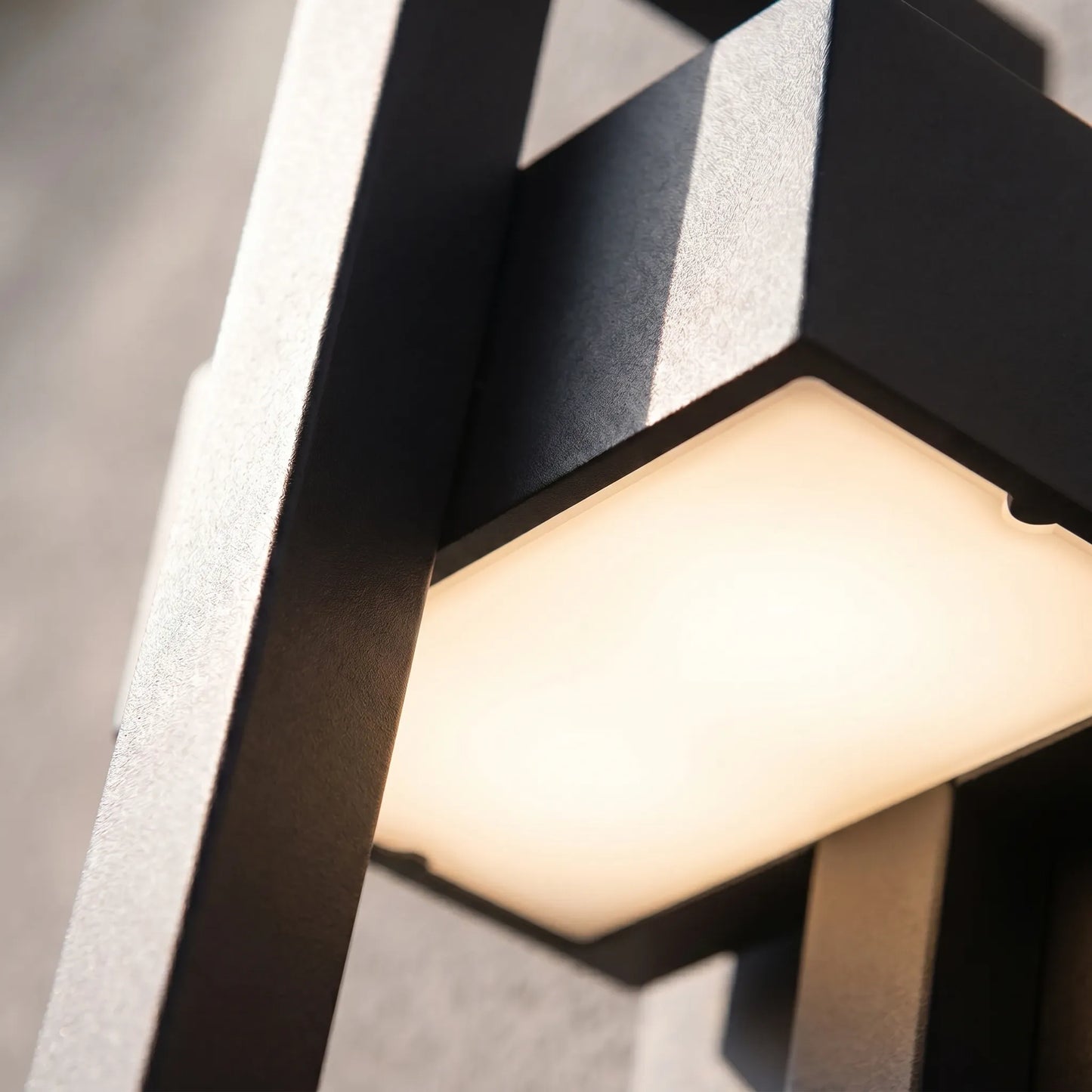 Modern LED Outdoor Wall Light - Duskarel