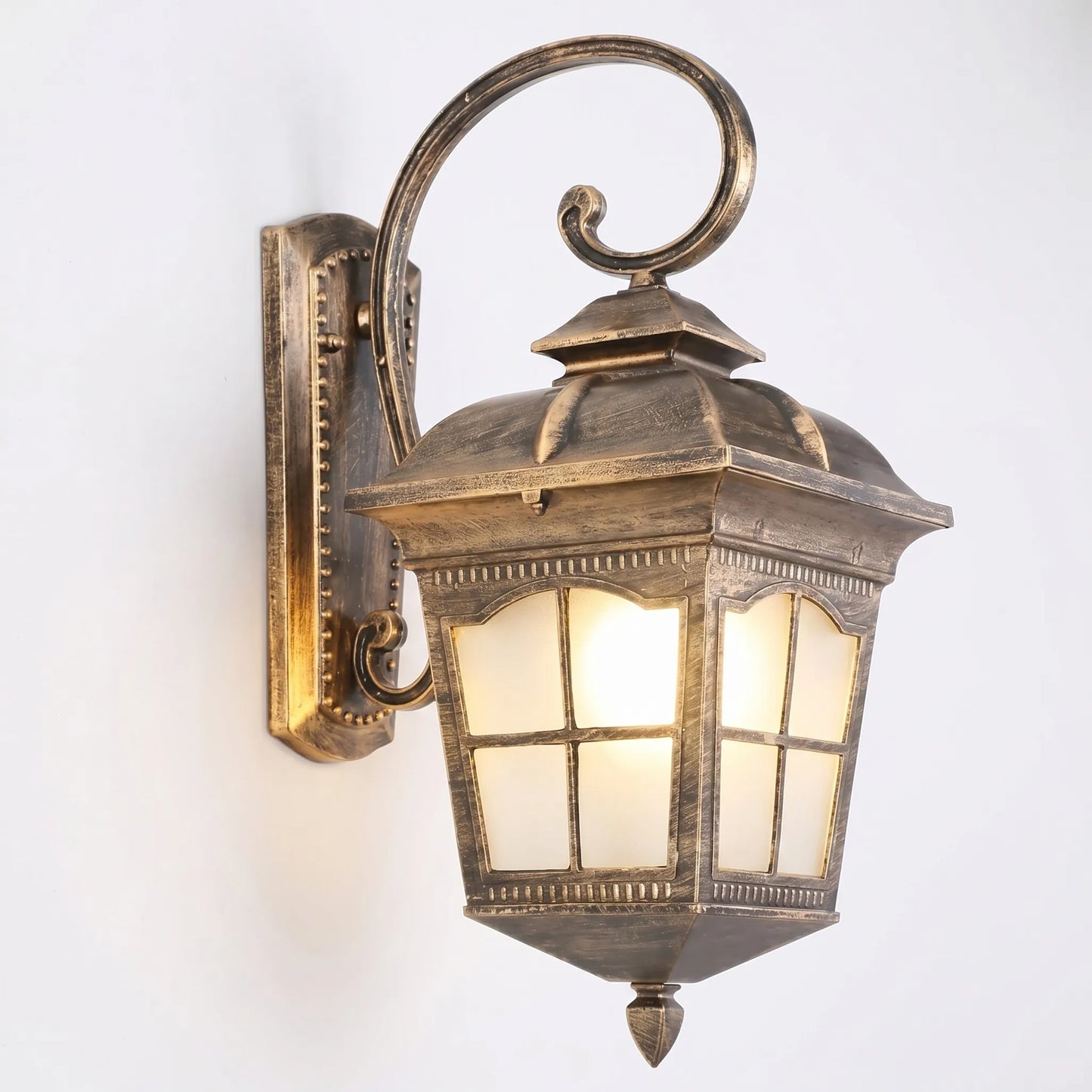 Vintage-Style Outdoor Wall Lantern - Lumevara