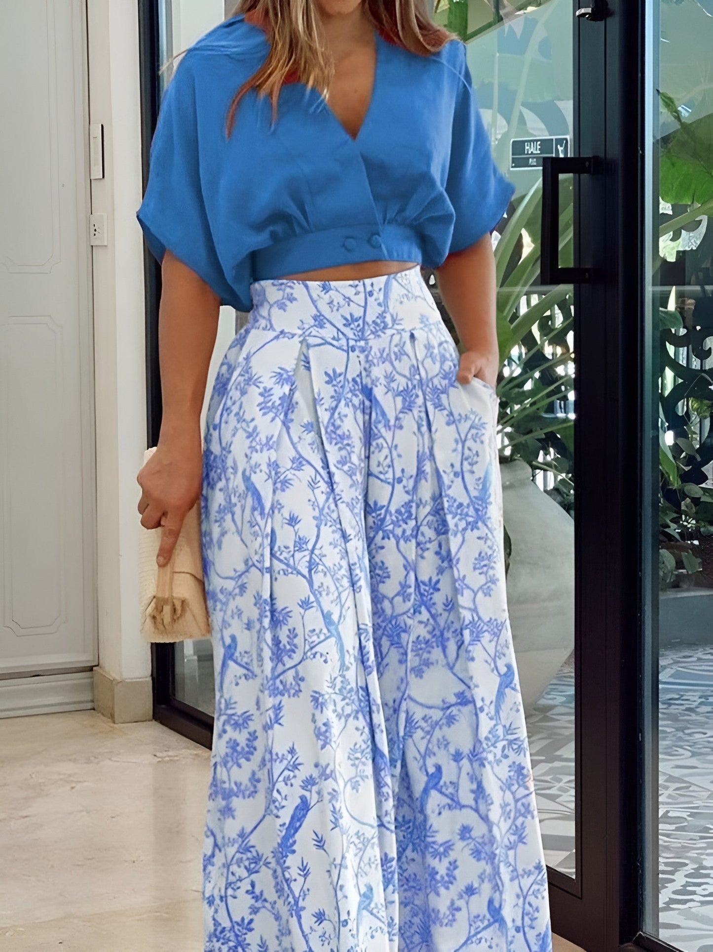 Zweiteiliges Sommeroutfit mit lockerer Bluse und weit geschnittene Hose – Élise