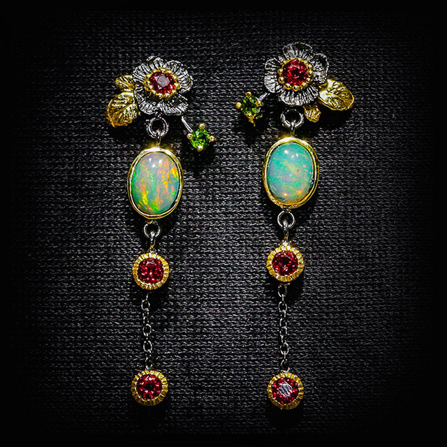 Boho-Ohrringe mit Opal und rotem Zirkonia – Elena