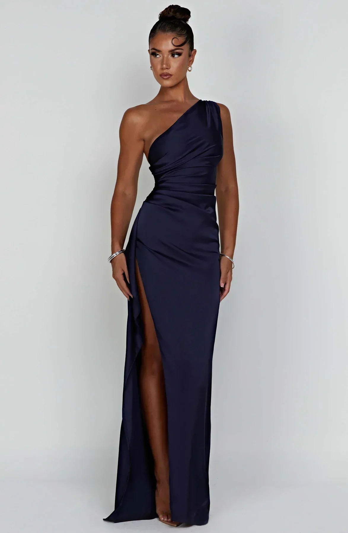 Satinstreifenabendkleid mit einem Schulterträger - Vivienne