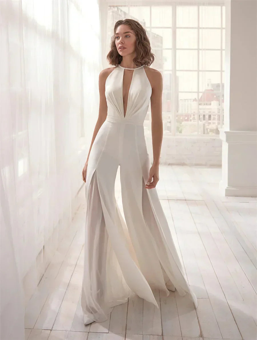 Trendiger Damen Jumpsuit mit V-Ausschnitt – Noemi