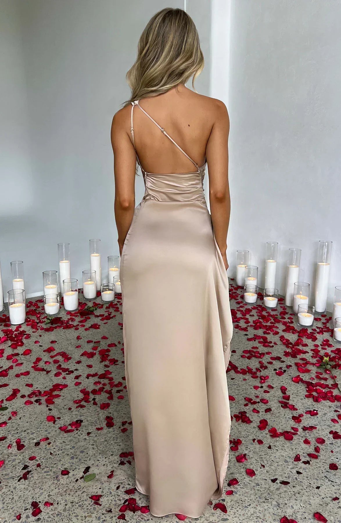 Satinstreifenabendkleid mit einem Schulterträger - Vivienne