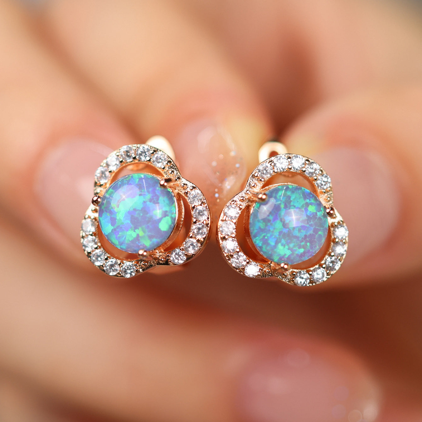 Weiße Opal- & Zirkonia-Kleeblatt-Ohrringe – Elena