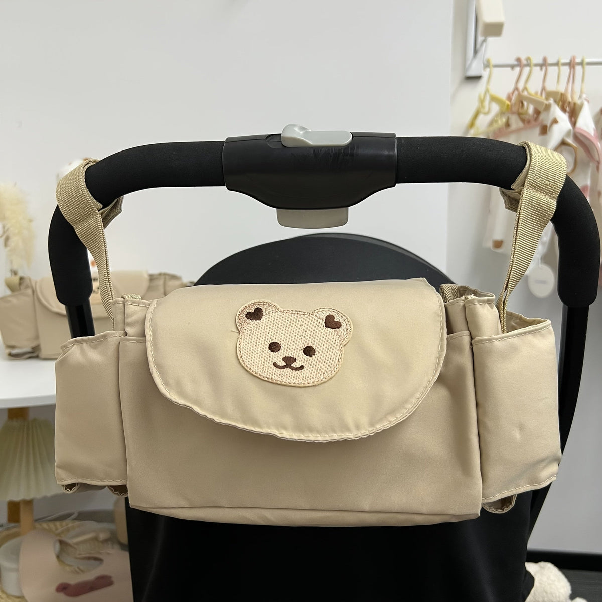 Hängende Kinderwagentasche mit Bärenmotiv – Platzsparende Aufbewahrung