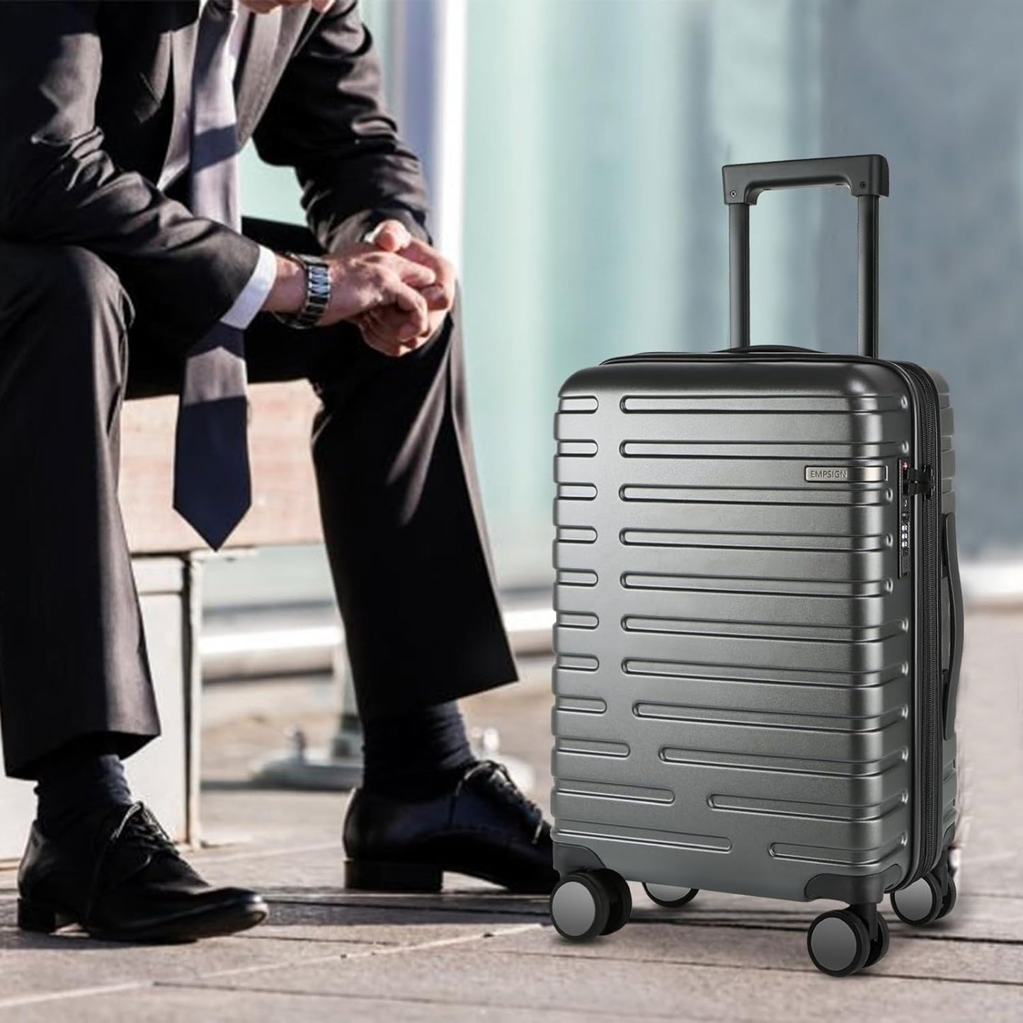 Ausziehbarer Hartschalenkoffer mit Spinner-Rädern und TSA-Schloss