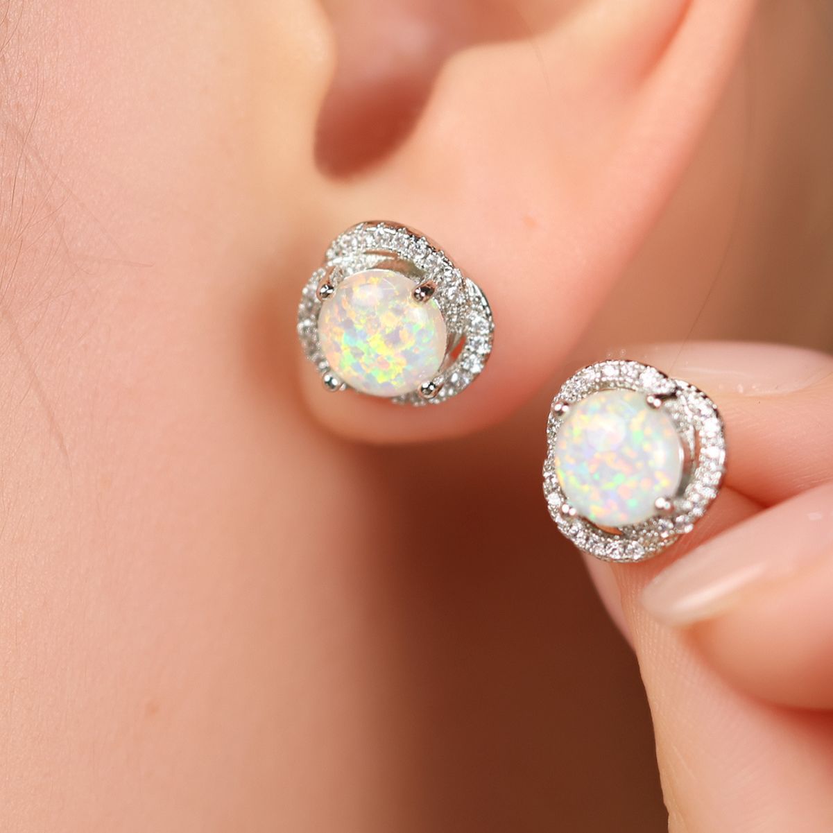 Weiße Opal- & Zirkonia-Kleeblatt-Ohrringe – Elena