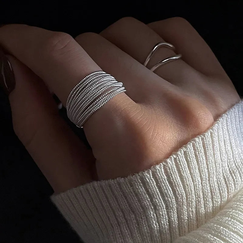Verstellbarer Silberring mit Vintage-Detail – Seléna
