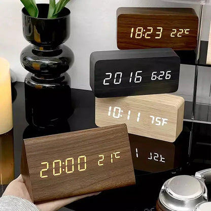 Holzuhr mit LED-Display und Sprachsteuerung - EcoClock