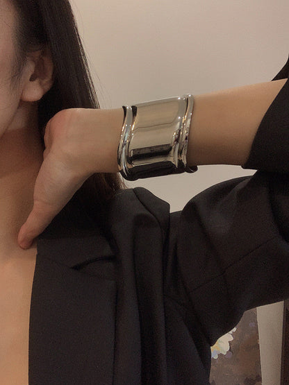 Asymmetrisches Armband Aus Metall - FashionFlair