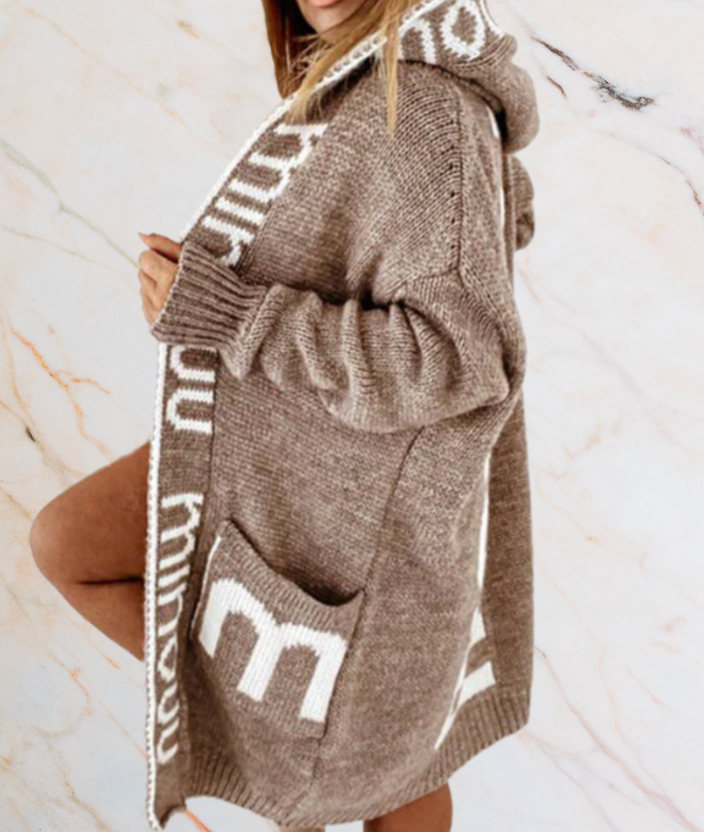 Chris - Langer und übergroßer dicker Pullover mit Statement Print Design