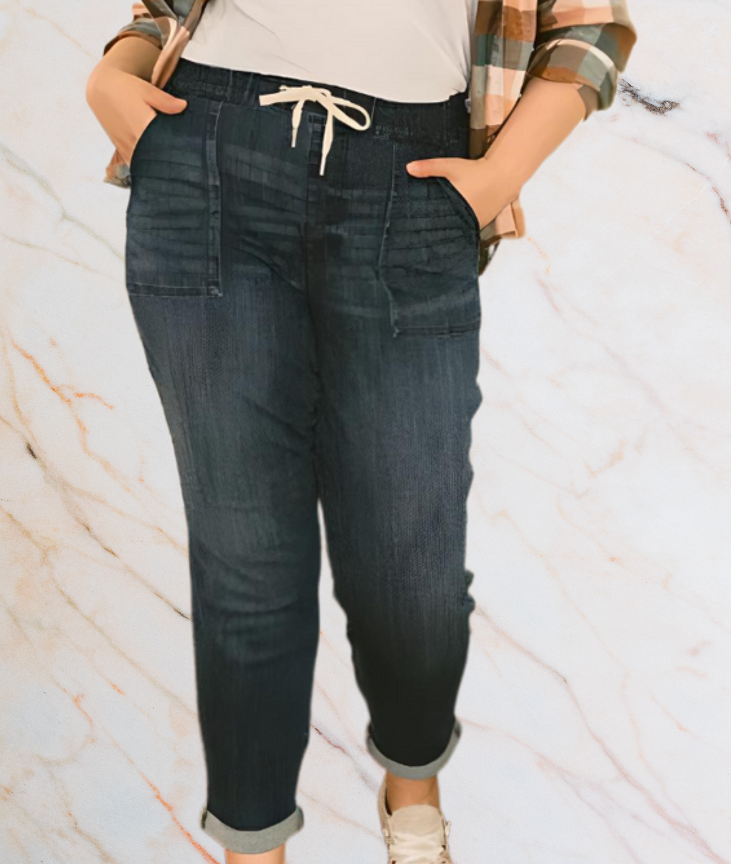 Ristie - Hoch taillierte Jeans mit weißem Bindeband und Länge oberhalb des Knöchels