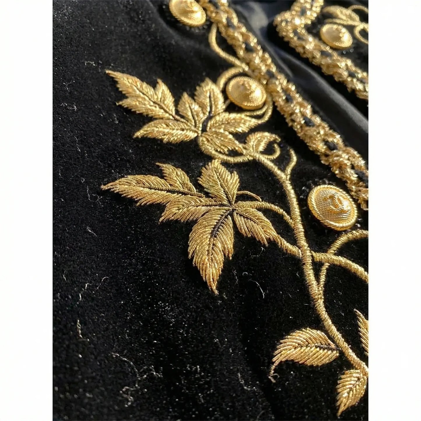 Bestickte Jacke In Großen Größen Mit Durchgehender Knopfleiste - Charlotte