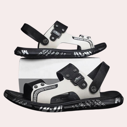 Schwarze und weiße Sandalen mit Schnallen, modisches Design, Unisex-Sommerschuhe.