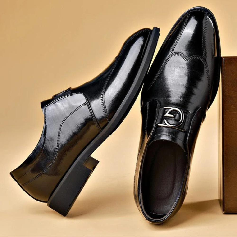 Schwarze Herren-Lederslipper, glänzend, elegantes Design, formelle Schuhe, modisch.