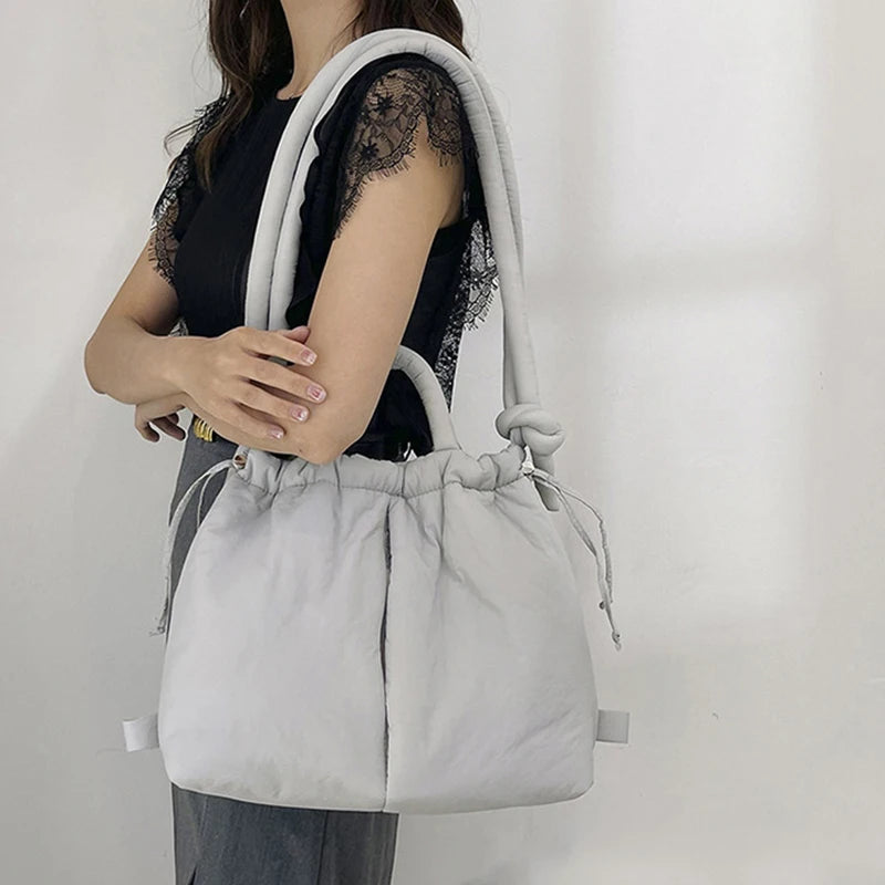 Einzigartige Puffer-Handtasche mit trendigem Volumen - Riva