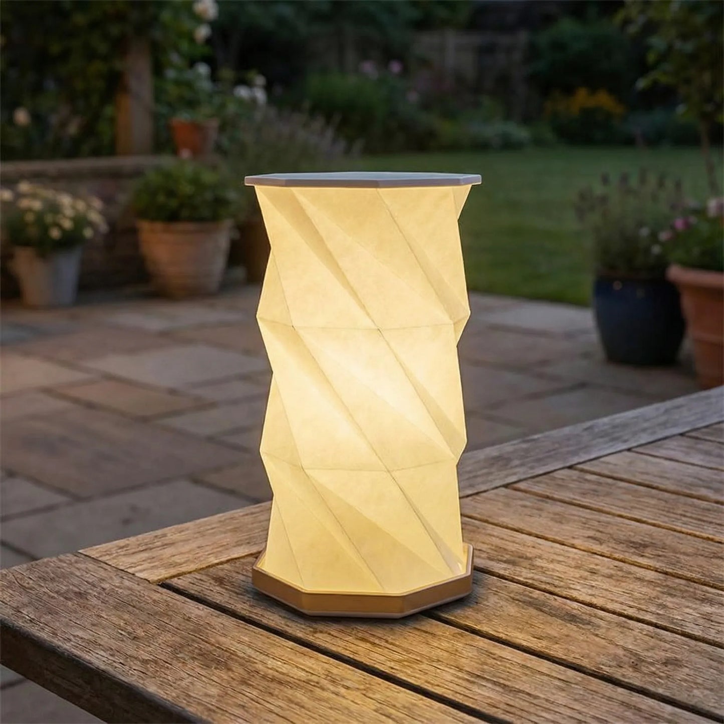 Geometric Decorative Table Lamp -  Prismaray