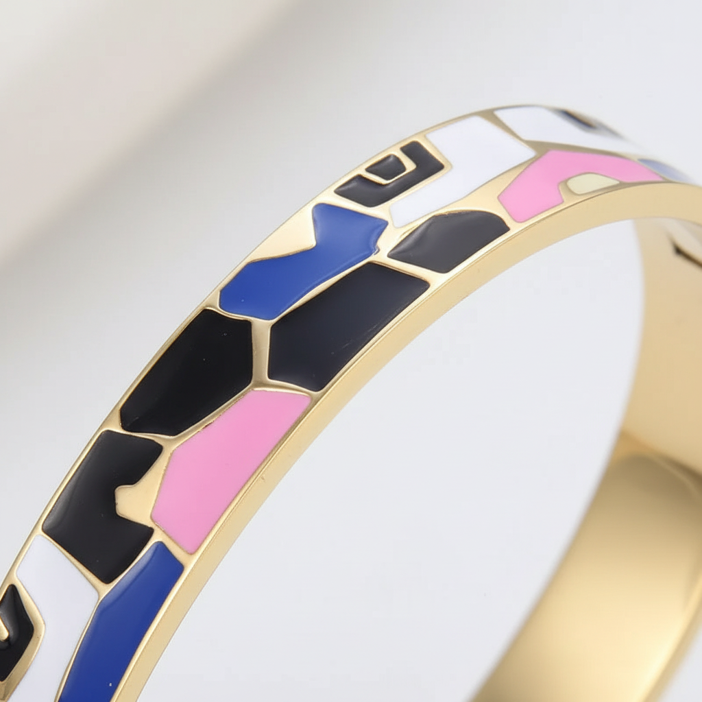 Goldfarbener Edelstahlarmreif - GlamourBangle