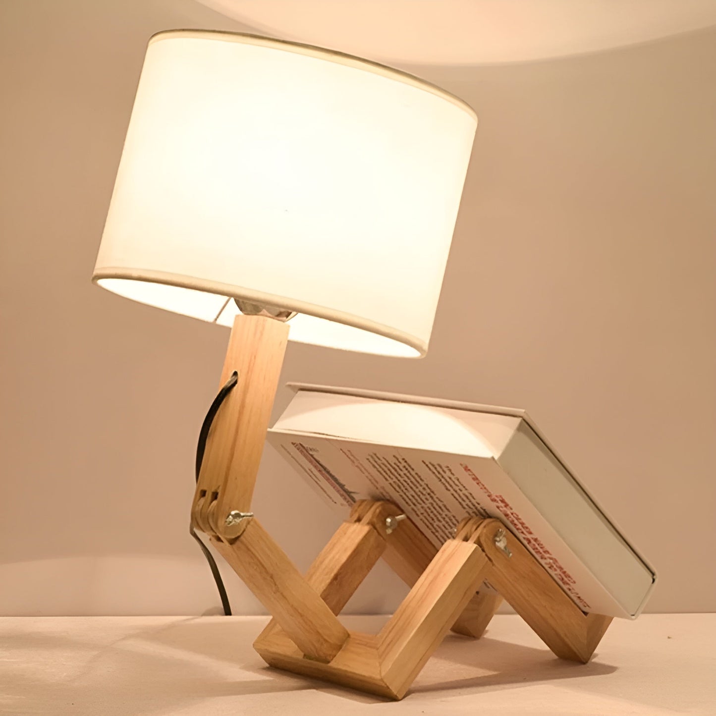 Flexibler Robot Schreibtischlampe aus Massivholz – LumoBot
