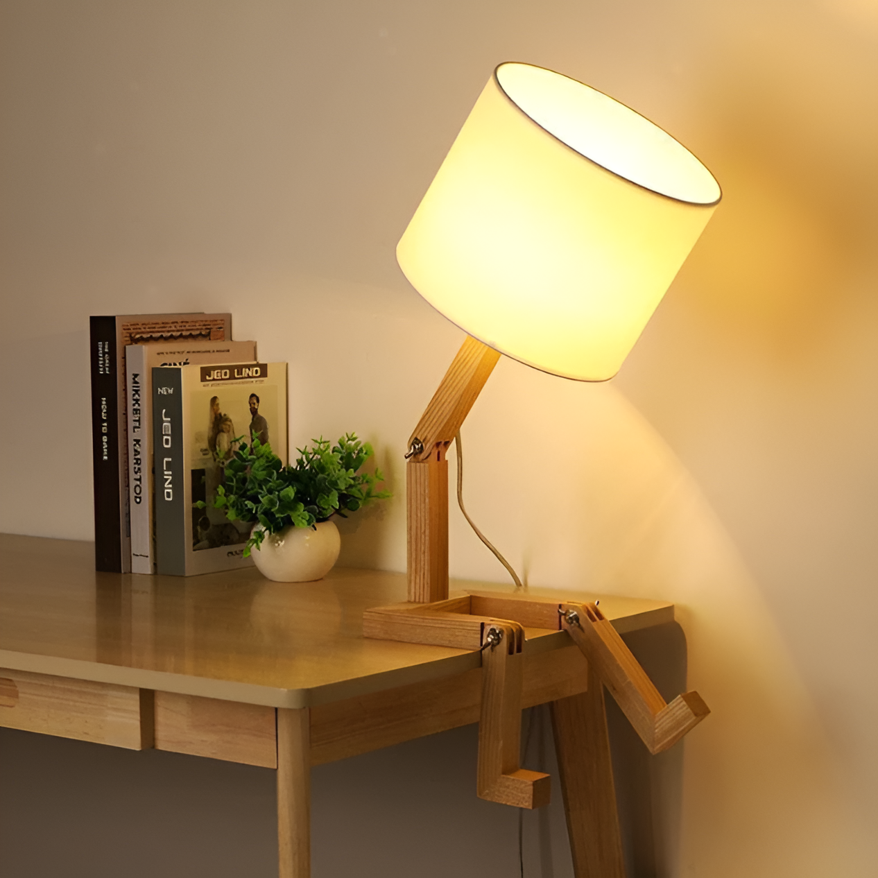 Flexibler Robot Schreibtischlampe aus Massivholz – LumoBot