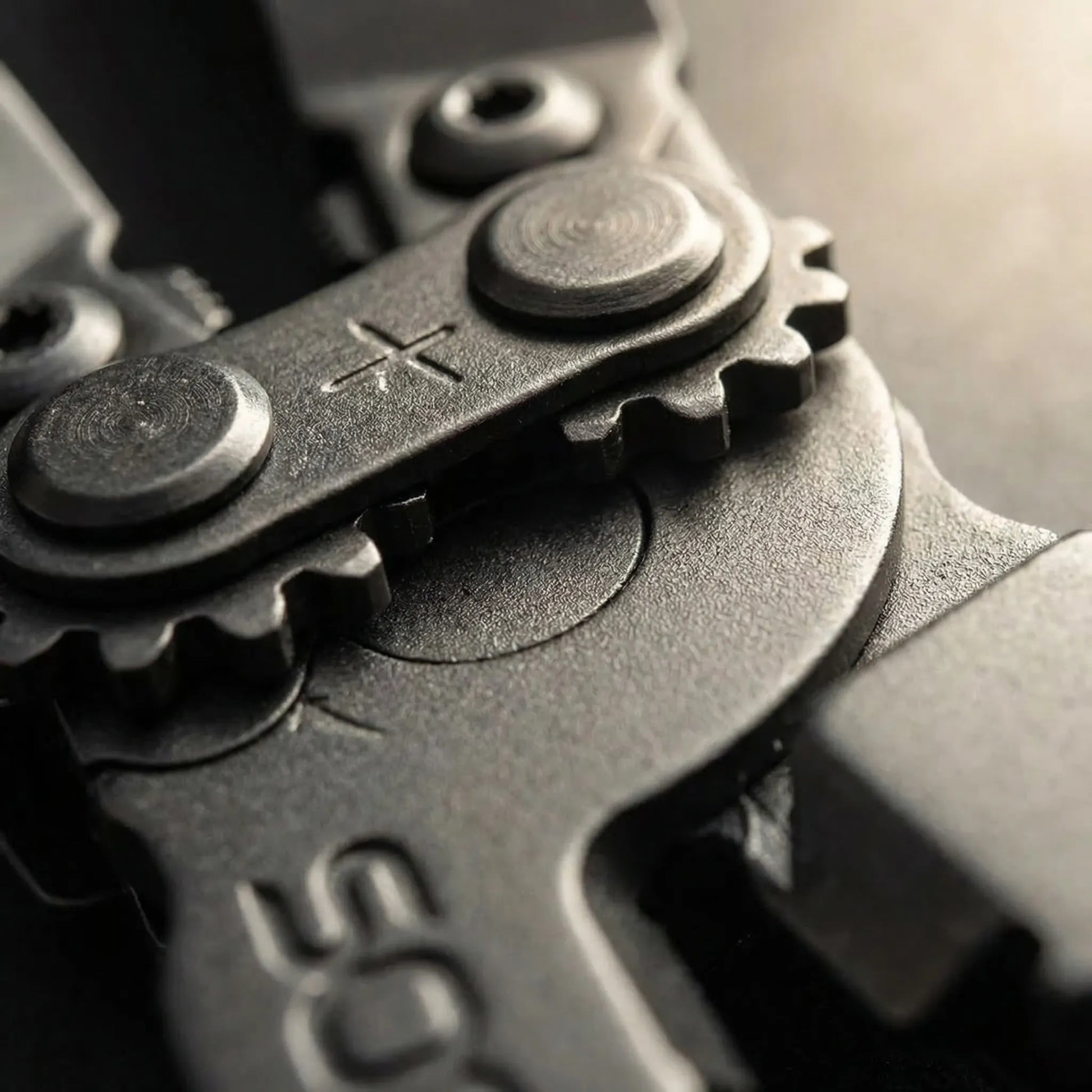 Klappbares Multitool Mit 18 Funktionen Und Zange -  Fieldcore