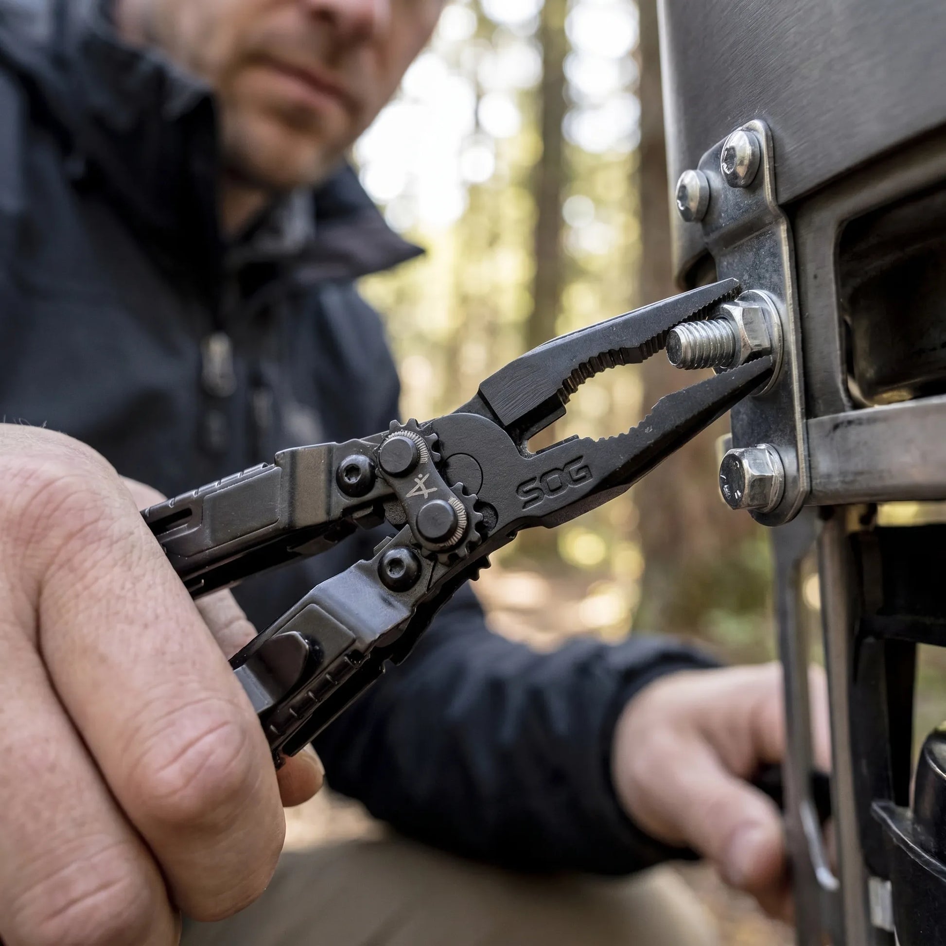 Klappbares Multitool Mit 18 Funktionen Und Zange -  Fieldcore