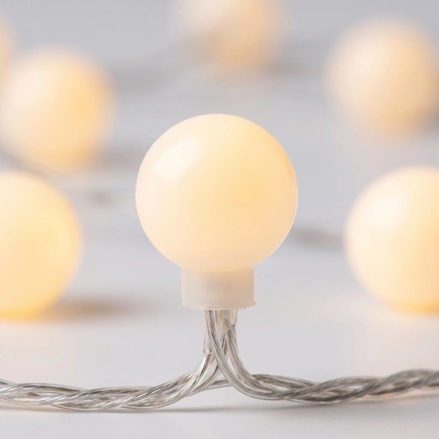 Kugelförmige LED Lichterkette - Lumoria