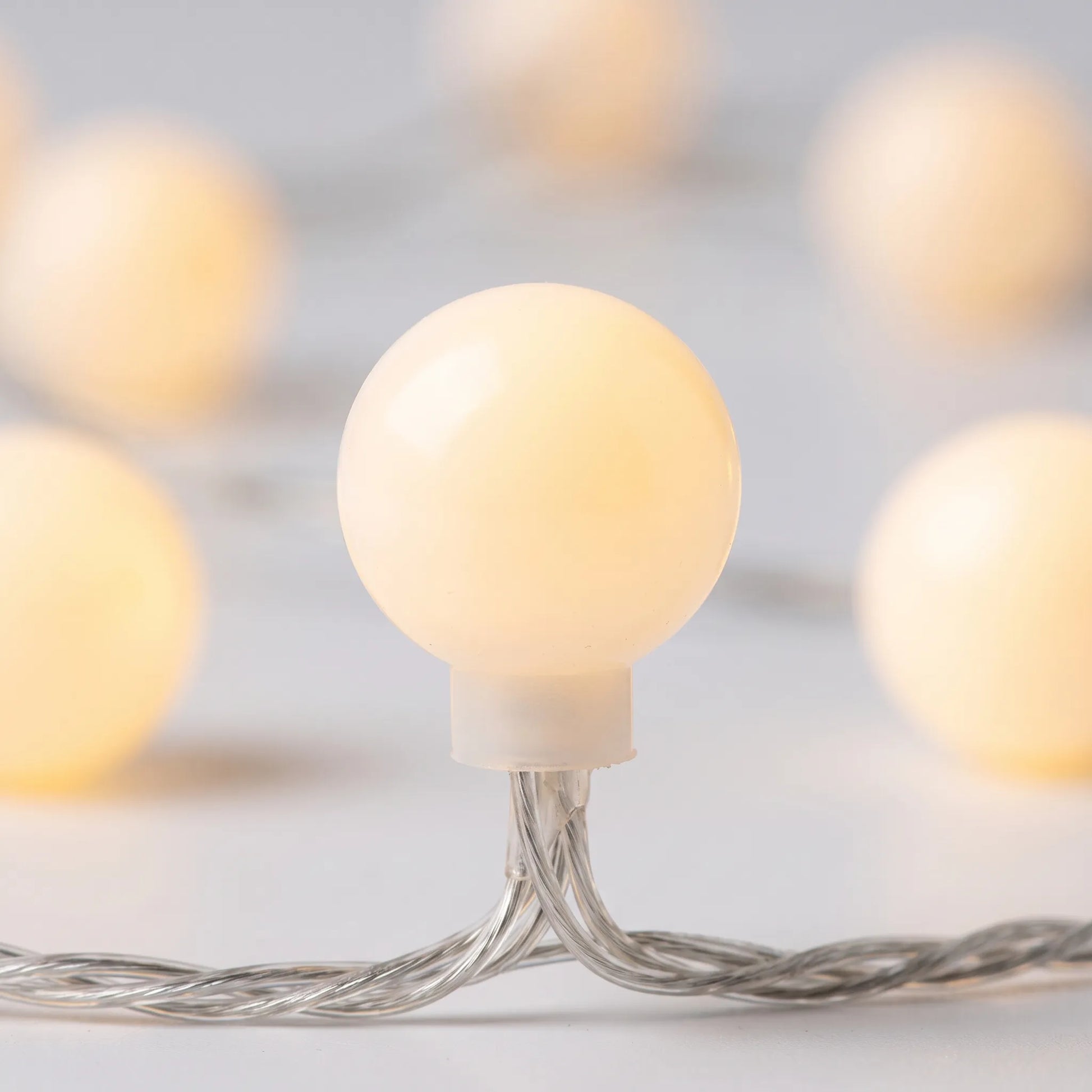 Kugelförmige LED Lichterkette - Lumoria