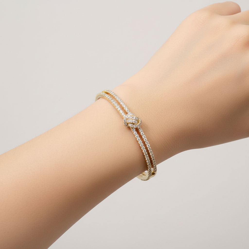 Kunstvoll Gestaltetes Armreif - GoldKnot