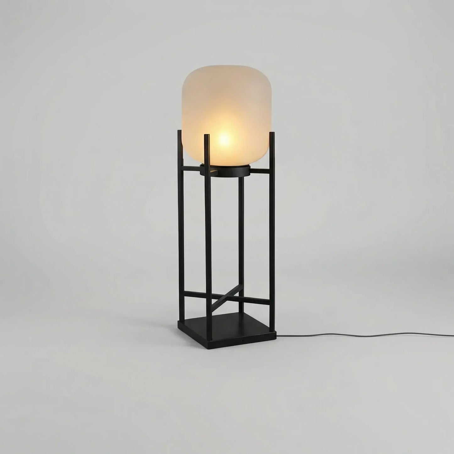 Modern Freestanding Garden Lamp -  Solanthre