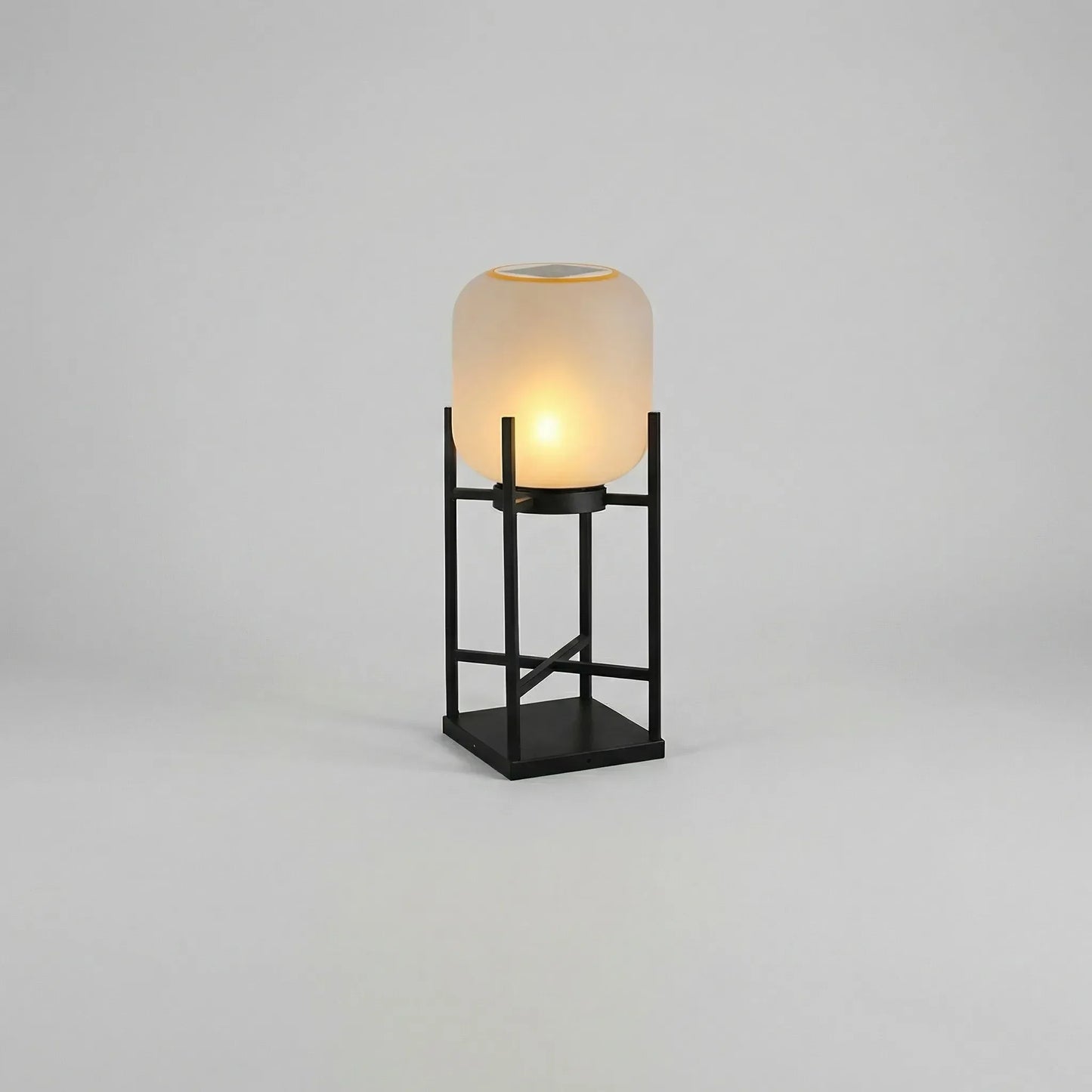 Modern Freestanding Garden Lamp -  Solanthre