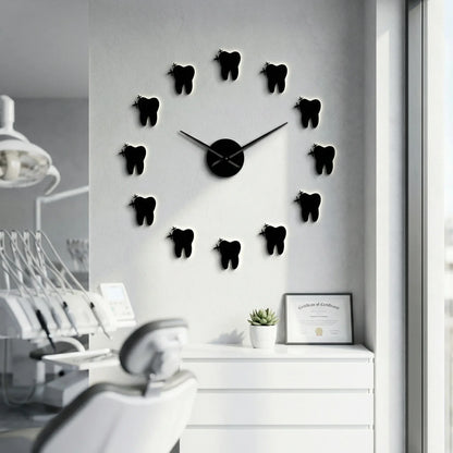 Moderne Wanduhr Mit Spiegeleffekt - DentiqueClock