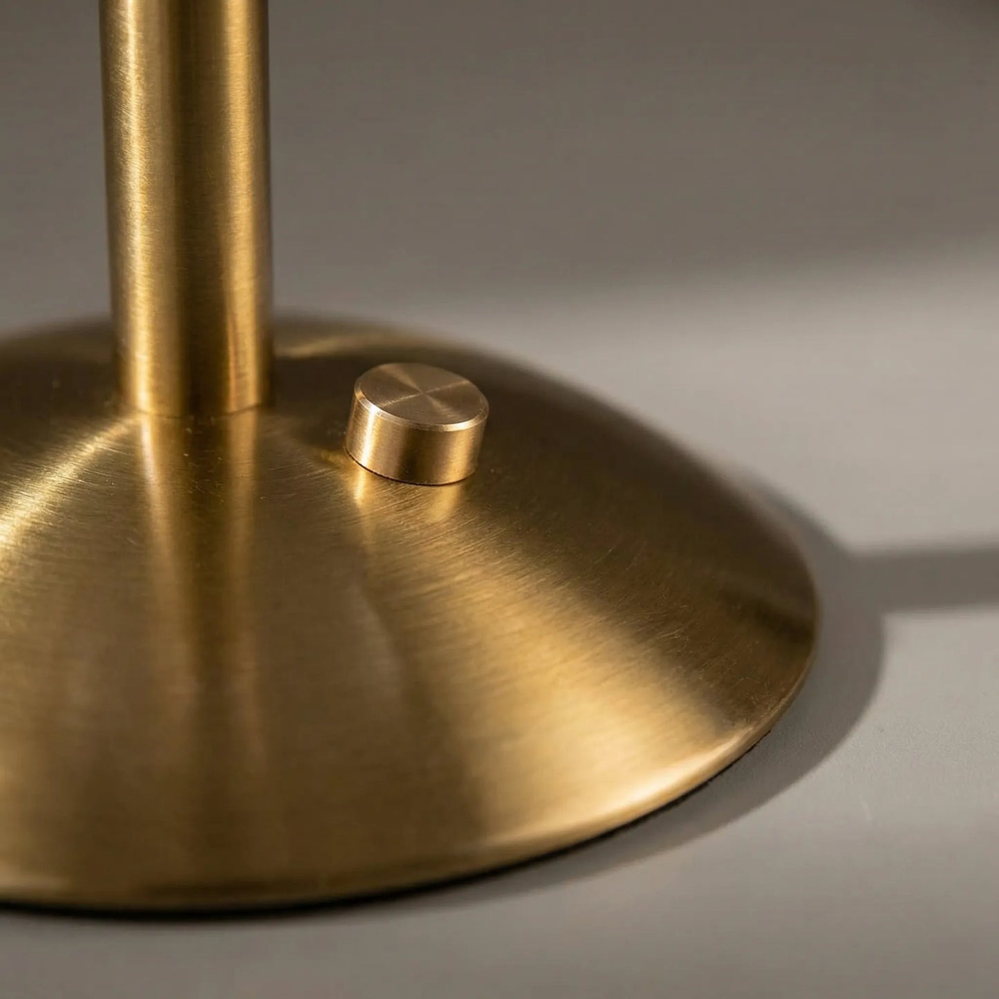 Portable Minimalist Accent Lamp -  Clariva