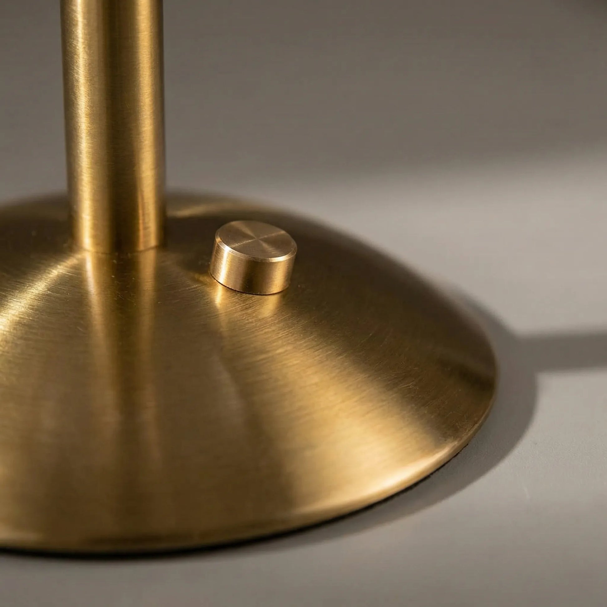 Portable Minimalist Accent Lamp -  Clariva