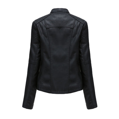 Schwarze Lederjacke Damen, Rückansicht, Biker-Stil, gesteppte Schultern, modisch, elegant
