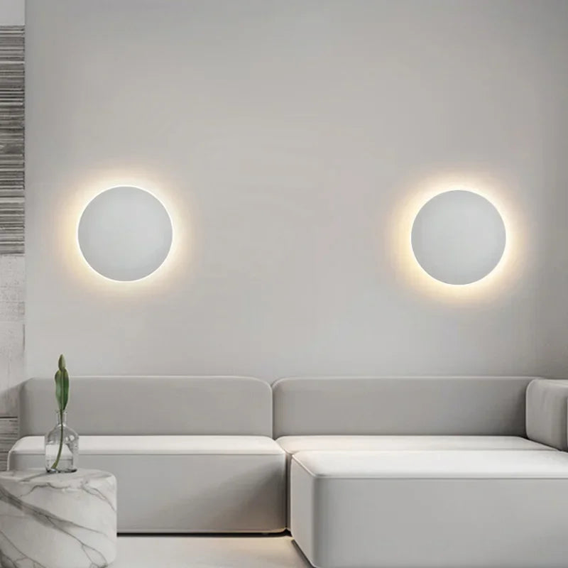Minimalistische energiesparende Wandleuchte, rund, weiß, modernes Design, Wohnzimmerbeleuchtung.