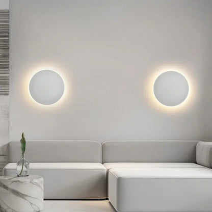Minimalistische energiesparende Wandleuchte, rund, weiß, modernes Design, Wohnzimmerbeleuchtung.
