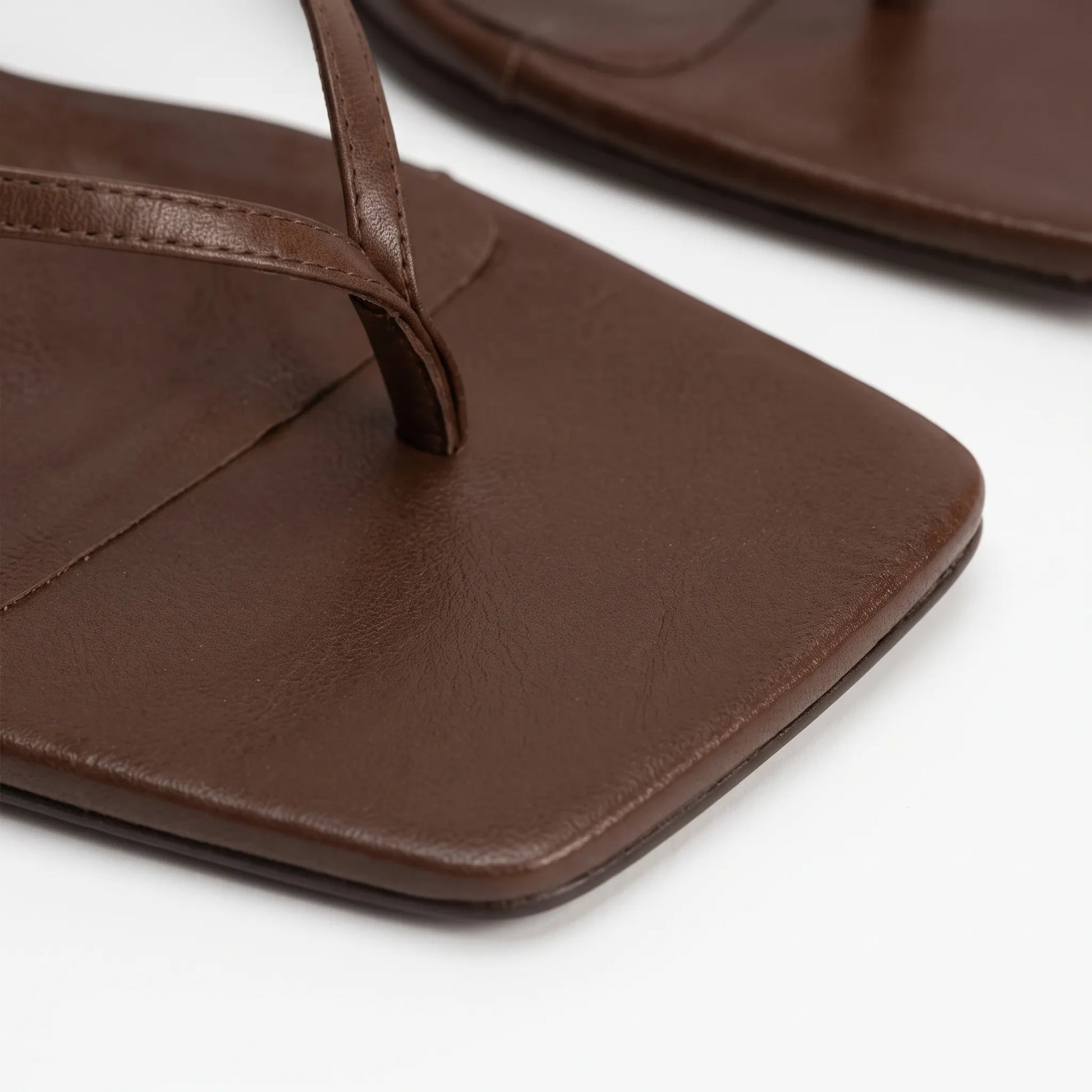 Retro-Riemchensandalen Mit Absatz Und Eckiger Zehenpartie - Laura