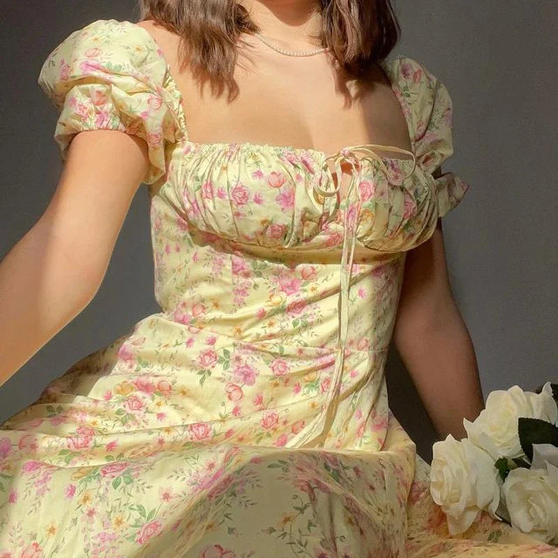 Leichtes & Stylisches Sommerkleid mit Blumenprint und Puffärmeln – Elina