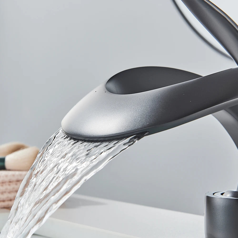 Mischwasserhahn mit Wasserfallauslauf - Flowarc