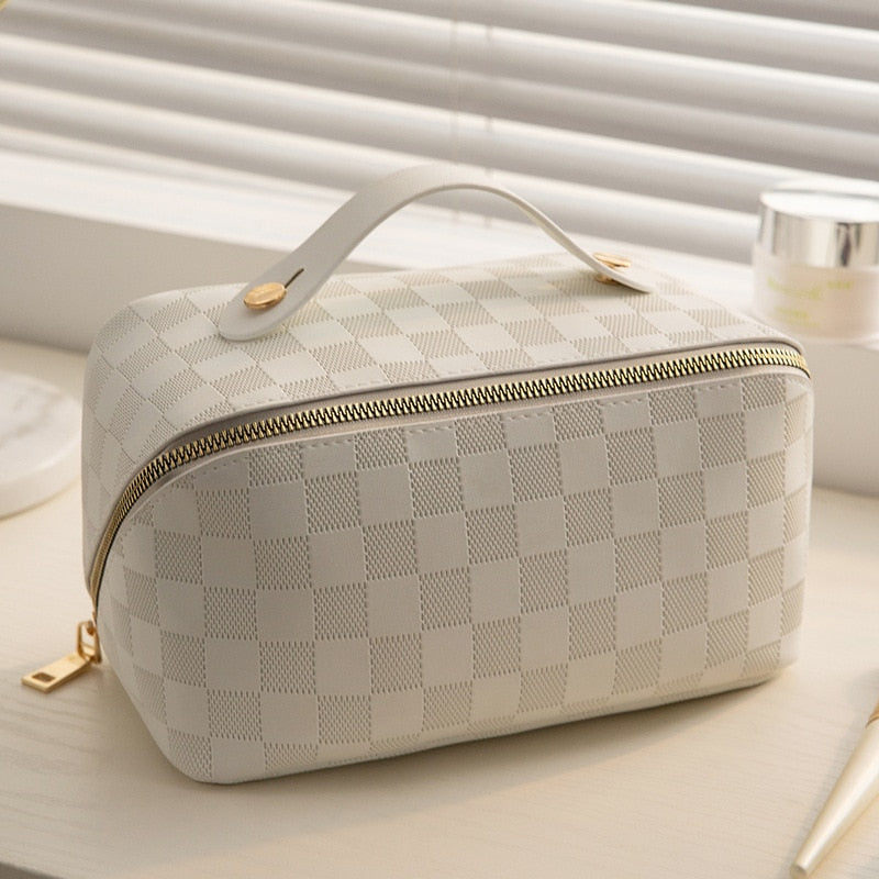 Kosmetiktasche aus PU-Leder mit Fächern – LuxeCarry