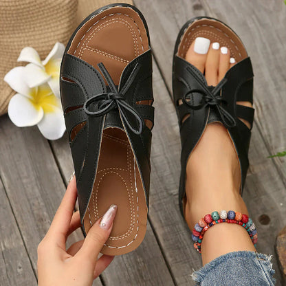 Orthopädische Wedgesandalen mit gewölbtem Knopf – Mirella
