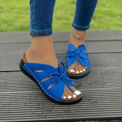 Orthopädische Wedgesandalen mit gewölbtem Knopf – Mirella