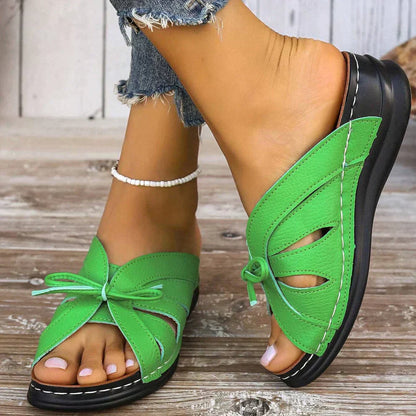Orthopädische Wedgesandalen mit gewölbtem Knopf – Mirella