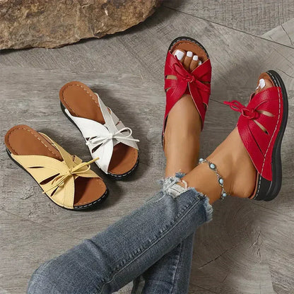 Orthopädische Wedgesandalen mit gewölbtem Knopf – Mirella