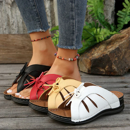 Orthopädische Wedgesandalen mit gewölbtem Knopf – Mirella